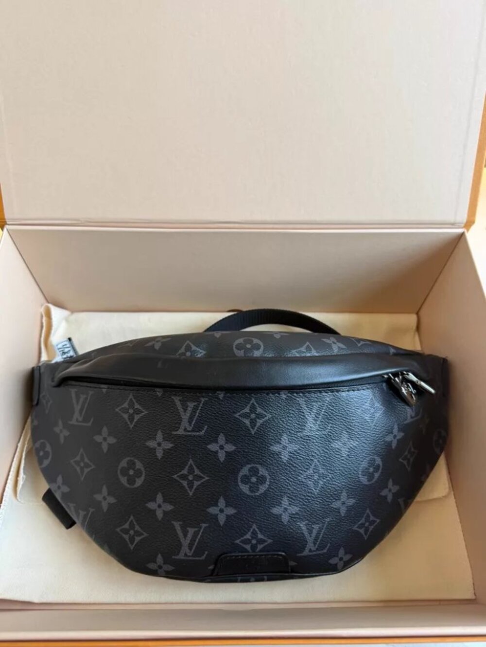 LOUIS VUITTON discovery crossbody bag